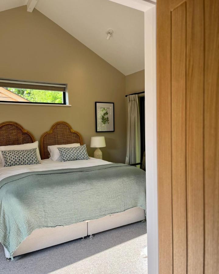 The Weeping Willow Bury St. Edmunds Экстерьер фото
