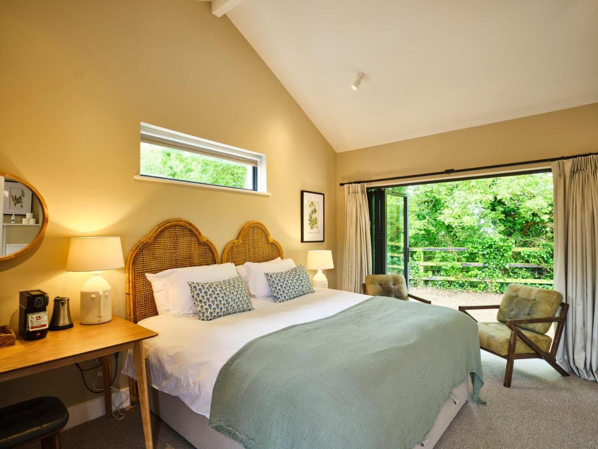 The Weeping Willow Bury St. Edmunds Экстерьер фото