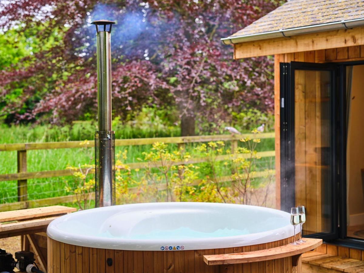 The Weeping Willow Bury St. Edmunds Экстерьер фото